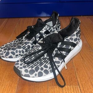 Adidas Black and White Tennis Shoes